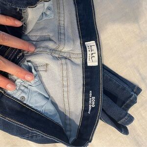 Size 8 sold as a pair (2 jeans)